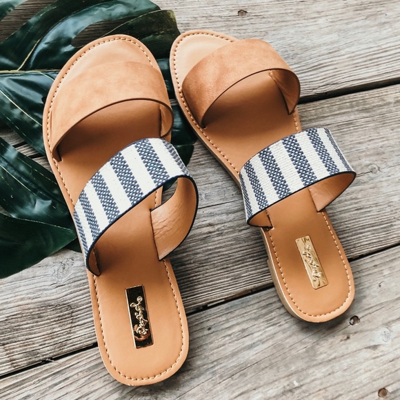 Camel striped flat vacation sandals - Picture 4 of 5